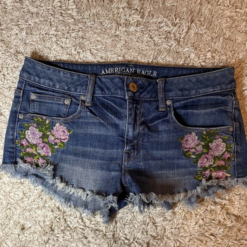 AMERICAN EAGLE EMBROIDERED SHORTS